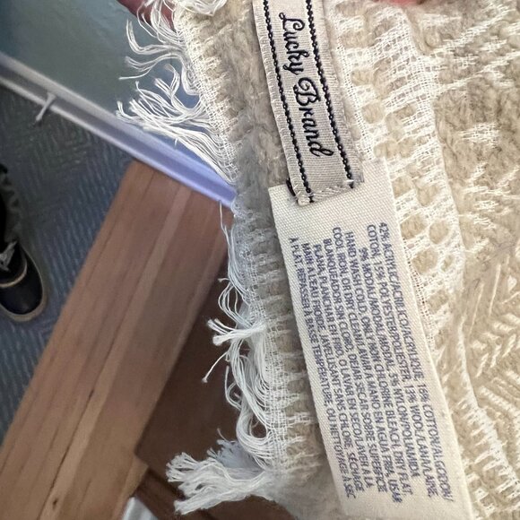 Lucky Brand Boho Fringe Festival Serape Shawl Poncho Gray Tan Geometric OS - Picture 5 of 6